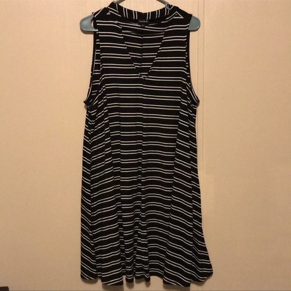 torrid Dresses & Skirts - Torrid summer dress size 2 ‼️BUY ONE GET ONE 1/2 OFF‼️